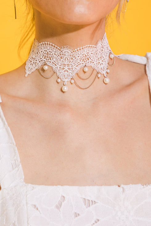 choose-happiness-lace-pearl-choker-necklace Flying Tomato-Sophia's Style-2